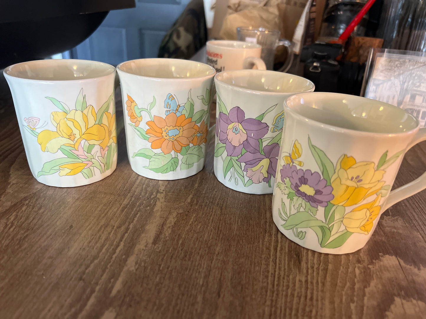 Vintage mug set (4) flowers floral
