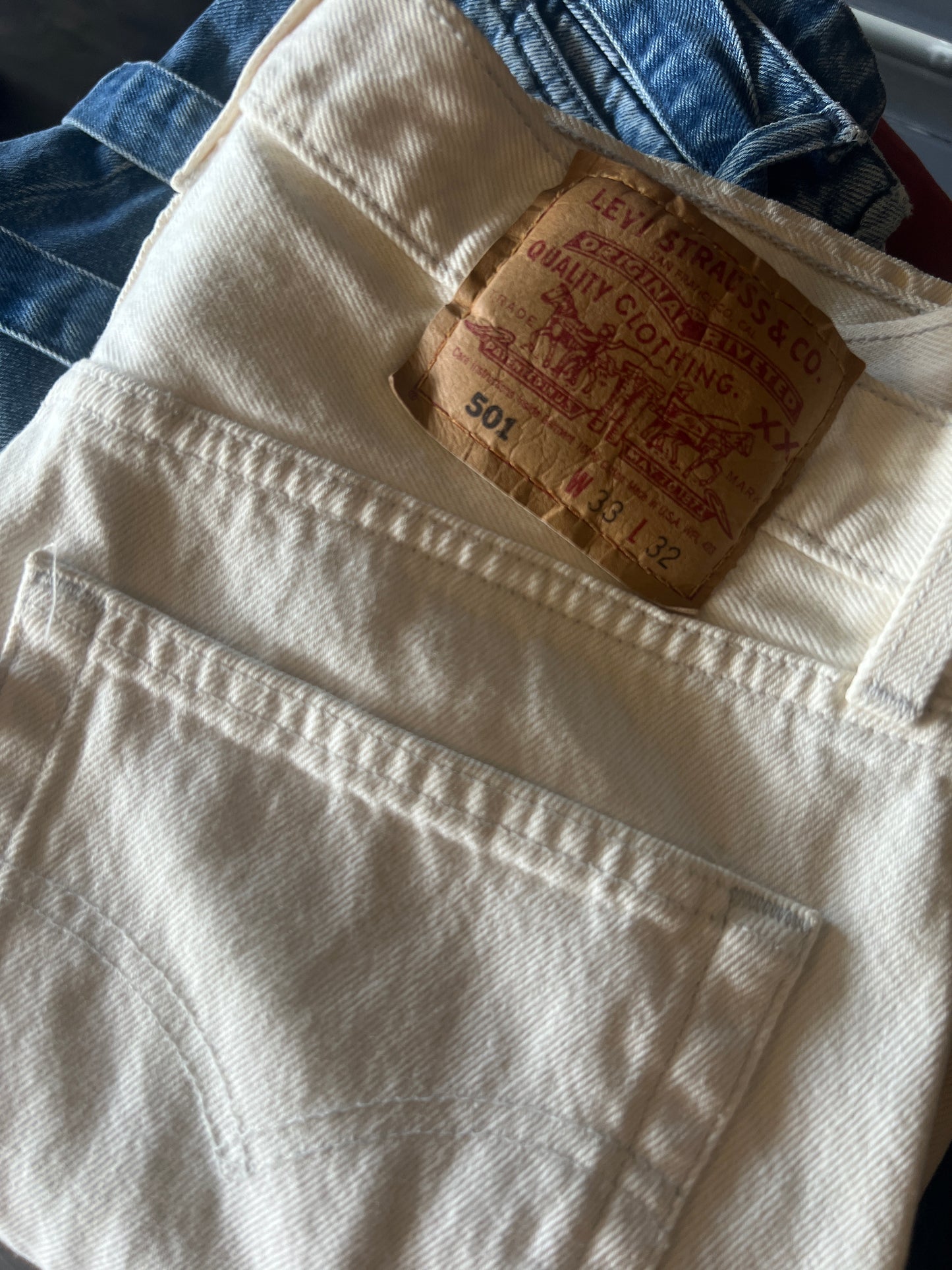 Cream Levi’s 501 33 x 32